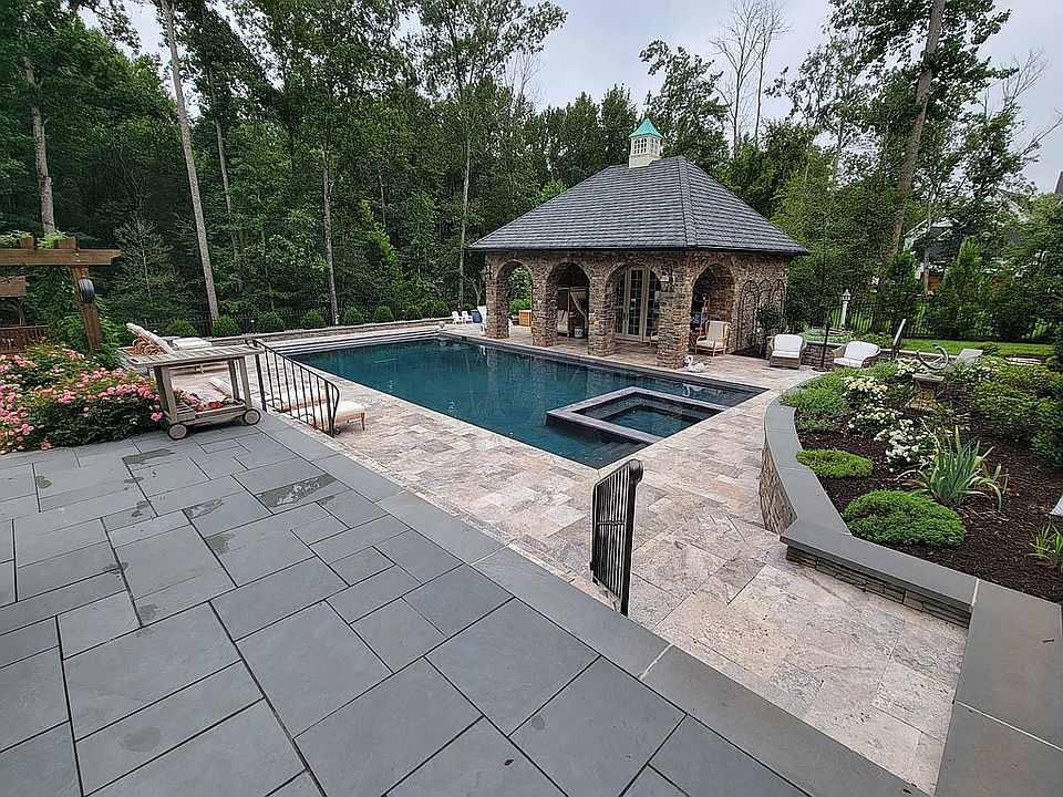 2nd image of 16401 Fleetwood Rd