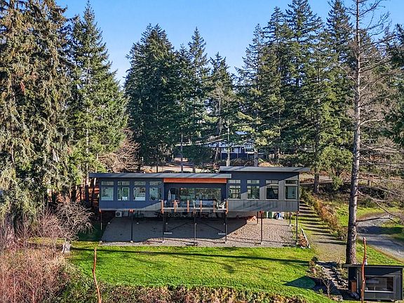 2nd image of 4721 Island Hwy N