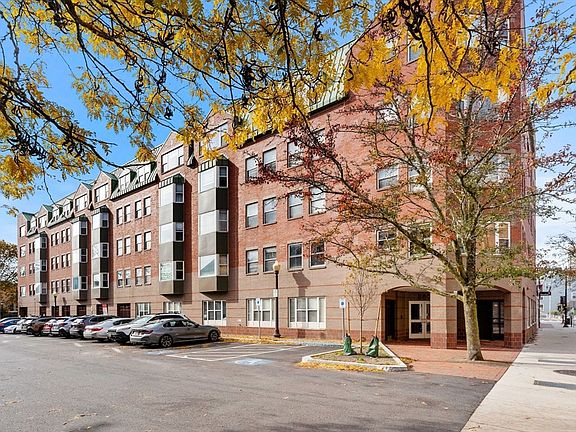 3rd image of 289 Essex St APT 307