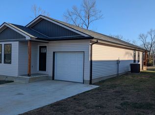 1015 E Glezen St, Petersburg, IN 47567