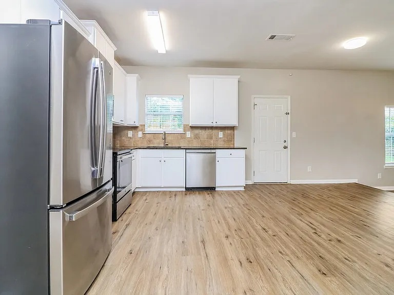 3752 Sunbridge Dr — Photo 8