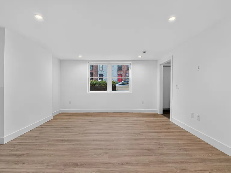 303 4th St #1 — Photo 4