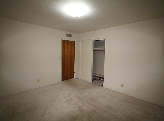 5th image of 855 Bryant Ave