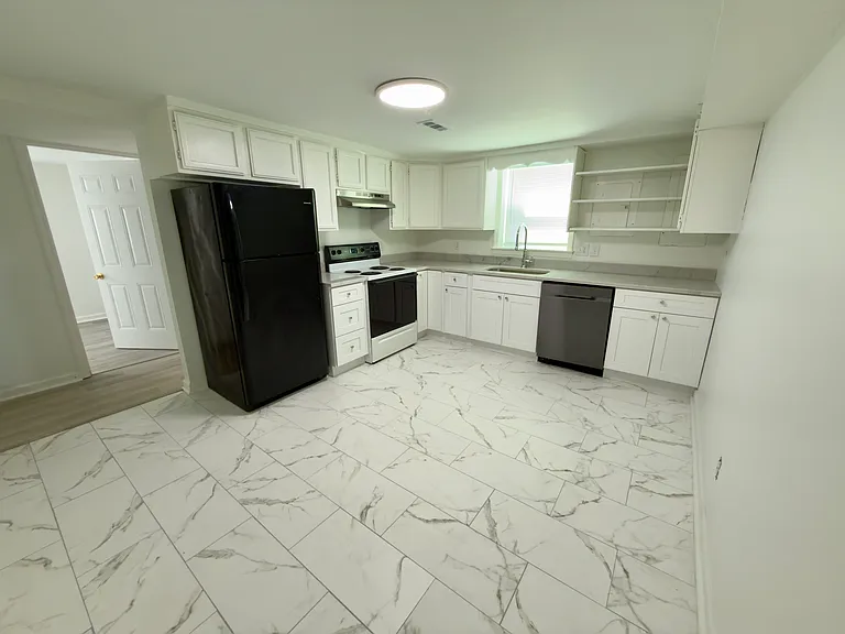 250 Tobacco Rd #B — Photo 3