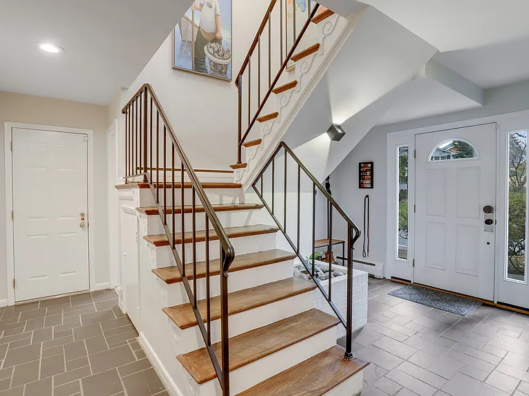 3710 Lorcom Ln — Photo 5