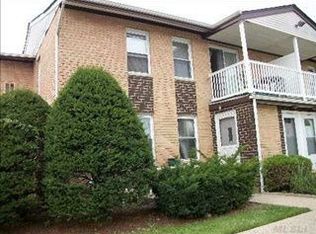 273 Artist Lake Dr, Middle Island, NY 11953