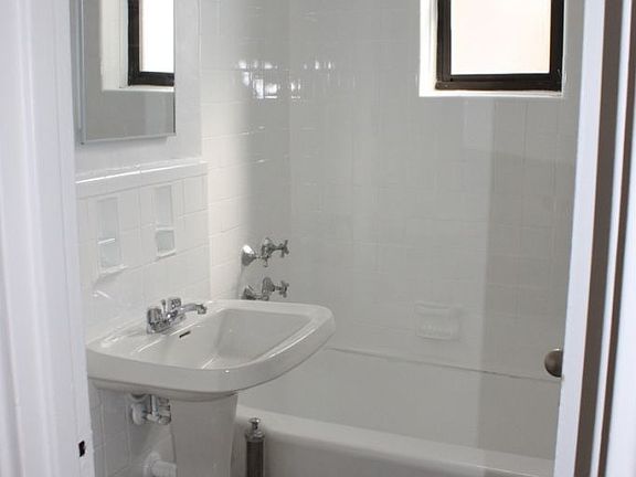 4th image of 10325 68th Ave APT 7C