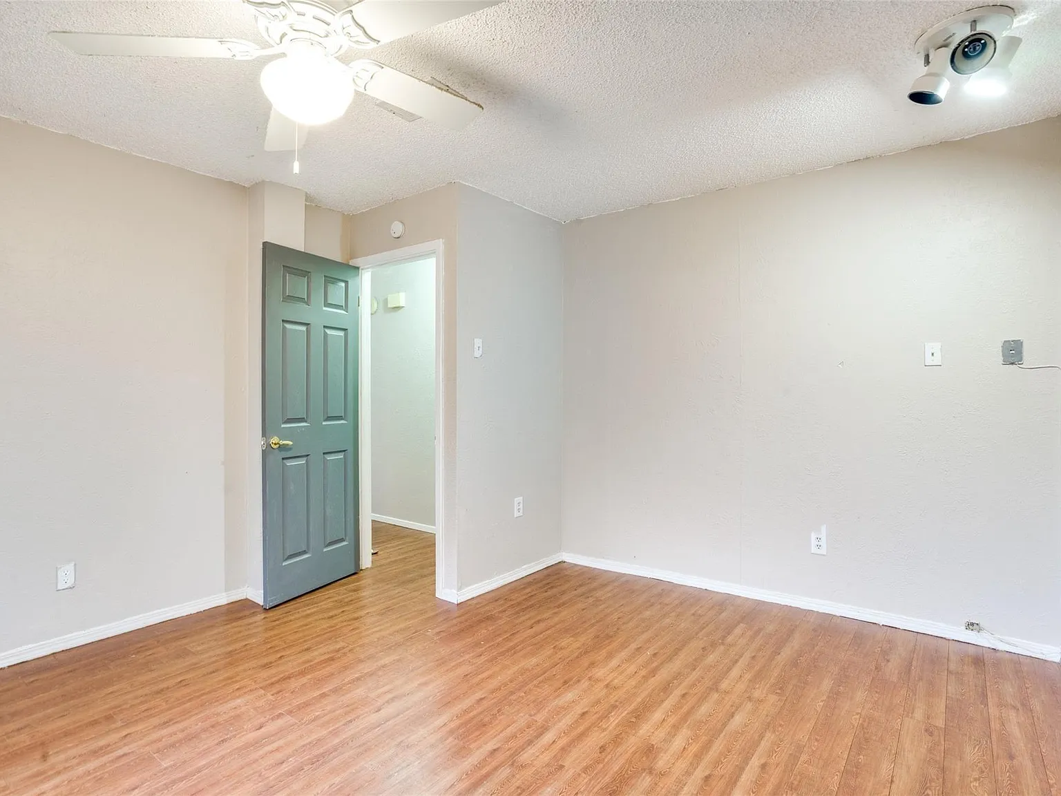 4 bed, 2164 sqft, $2,550 — Photo 3