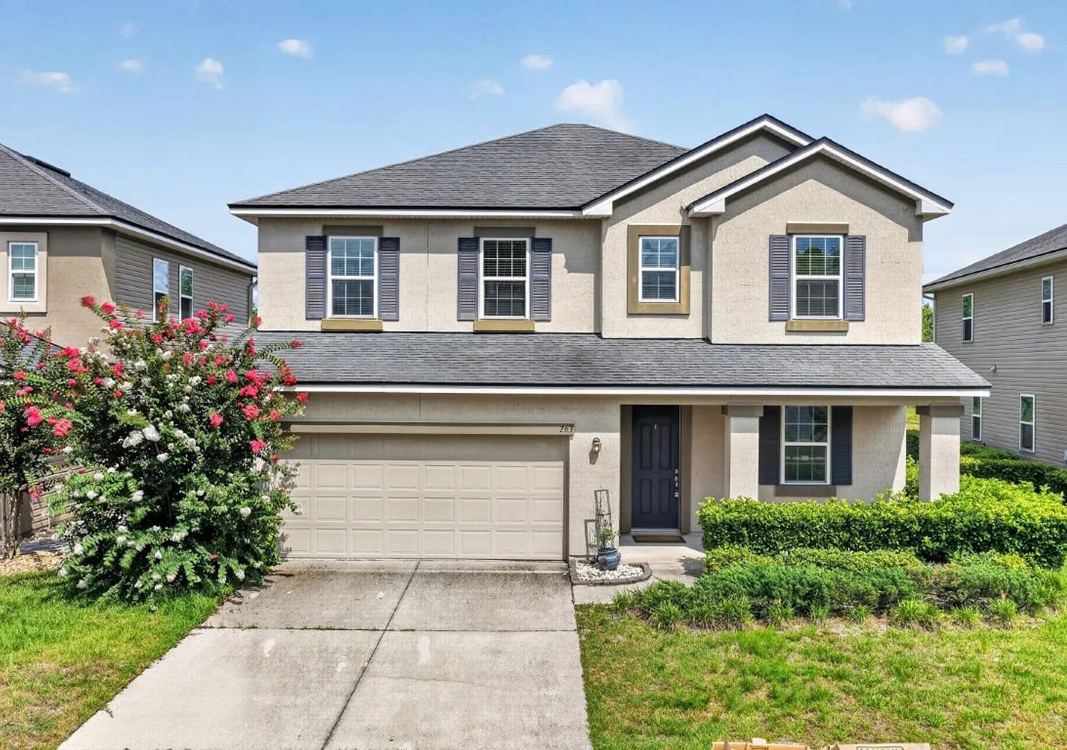 Large 4 bedroom home in Oakleaf — Photo 1