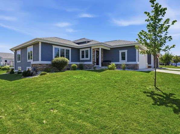 233 Greenway Cir, Deerfield, WI 53531