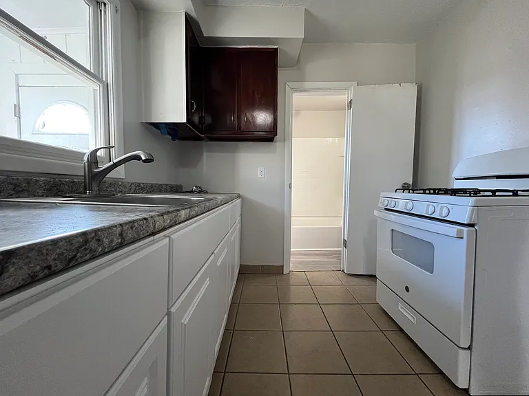 2340 Broadway Ave #2 — Photo 6