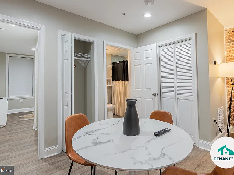 3221 Noble St #4 — Photo 6