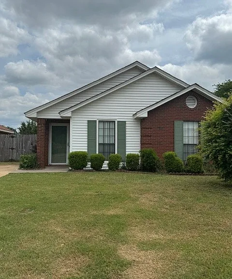 240 Hambleton Rd — Photo 1