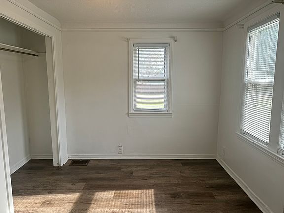 4th image of 1323 E Hayes Ave
