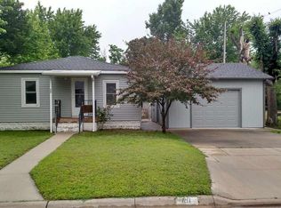1217 E 7th Ave, Hutchinson, KS 67501