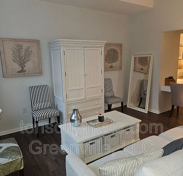 100 E Washington St #26 — Photo 9