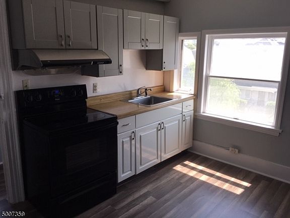 2nd image of 17 Rector St