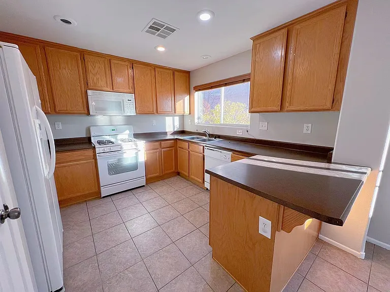 15 Harbor Pines Ct — Photo 4