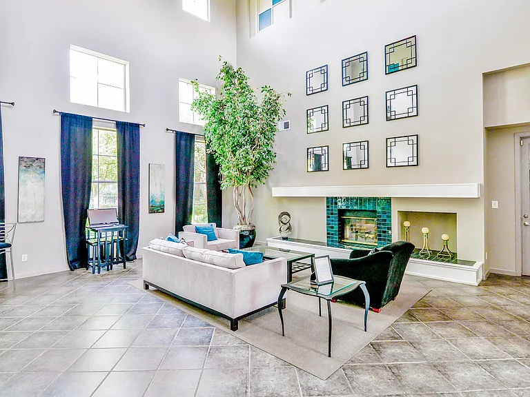 Greyson's Gate Apartments — Photo 18