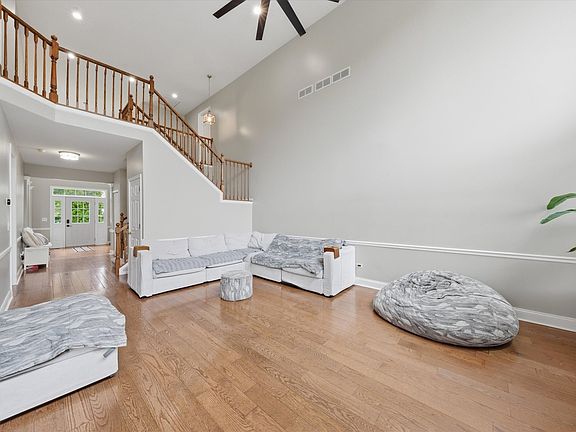 5th image of 1571 Woodland Ln