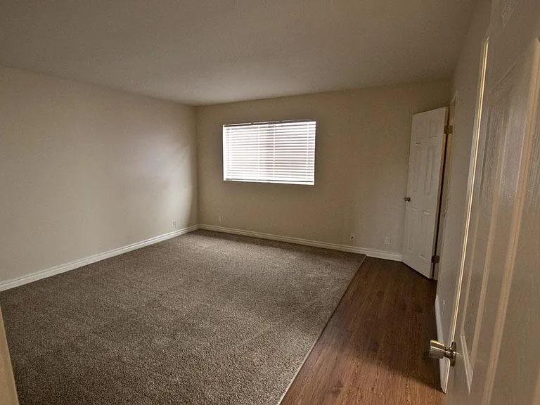 Extra large master bedroom with a walk in closet and it's own bathroom. Room is 13.9" x 13x6"