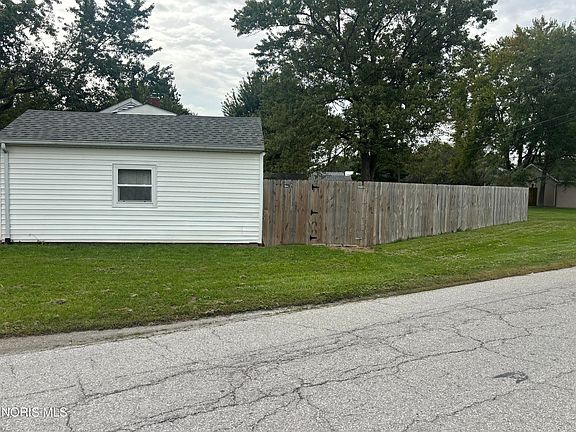 4th image of 772 N Walnut St