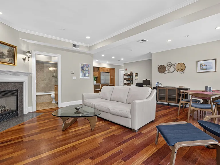 440 Commercial St #202 — Photo 4