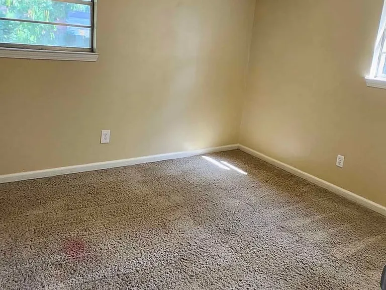 524 Warwick Dr — Photo 13