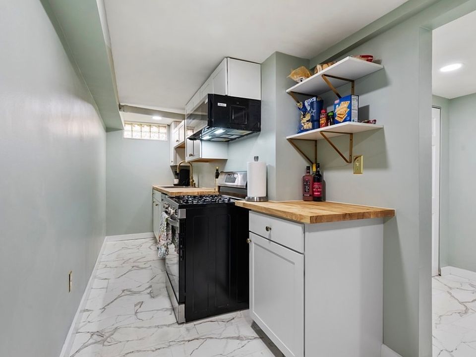 1st image of 136 Wallace Ave #3