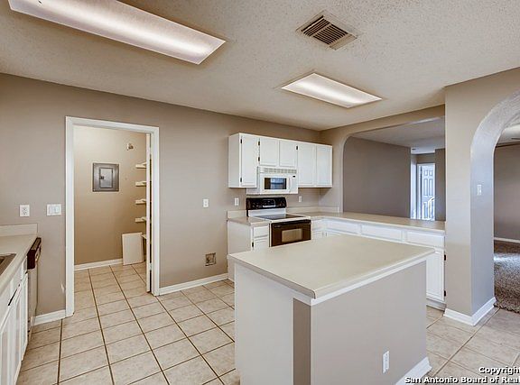 4th image of 8019 Donshire Dr