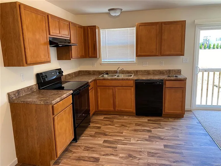 612 Summer Breeze Ln — Photo 5