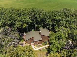 W384N7401 Cottonwood Ct, Oconomowoc, WI 53066