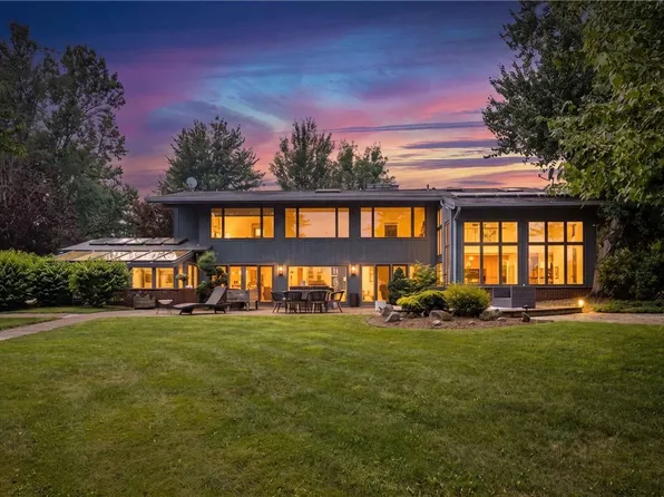 26 Lois Ln, Mercer, PA 16137