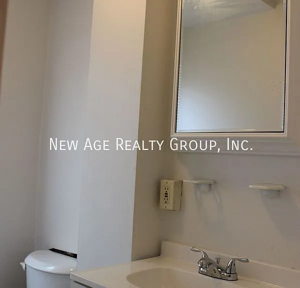 530 N Douglas St — Photo 14