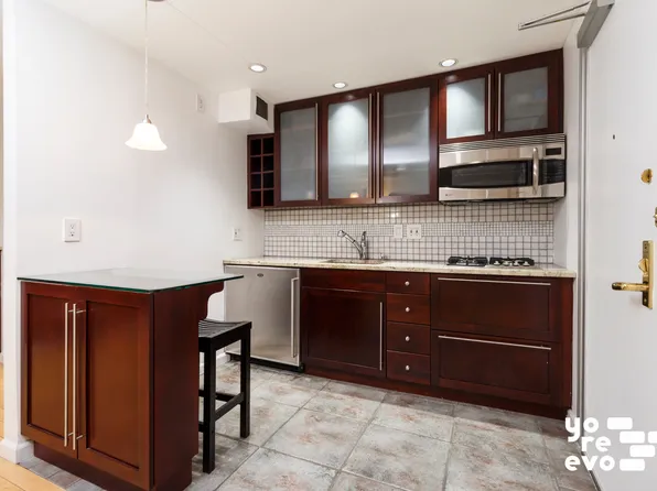 318 West 15th Street image 7 of 10