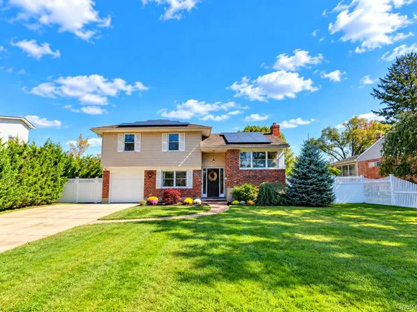 49 Simmons Drive, East Islip, NY 11730