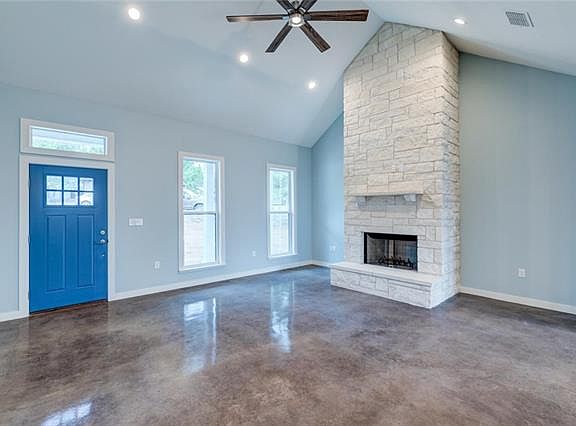 2nd image of 5 Holly Berry Ln