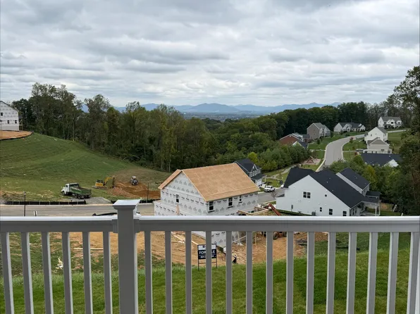 7149 Fairway Ridge Cir, Salem, VA 24153