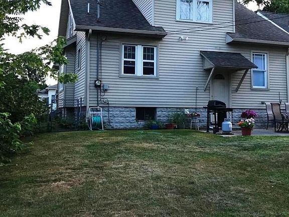 5th image of 980 W Larch Ave