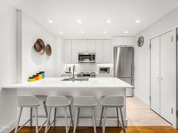 5th image of 668 Washington St APT 2A