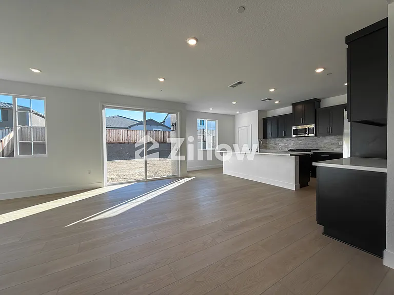 2848 Dapper St — Photo 3