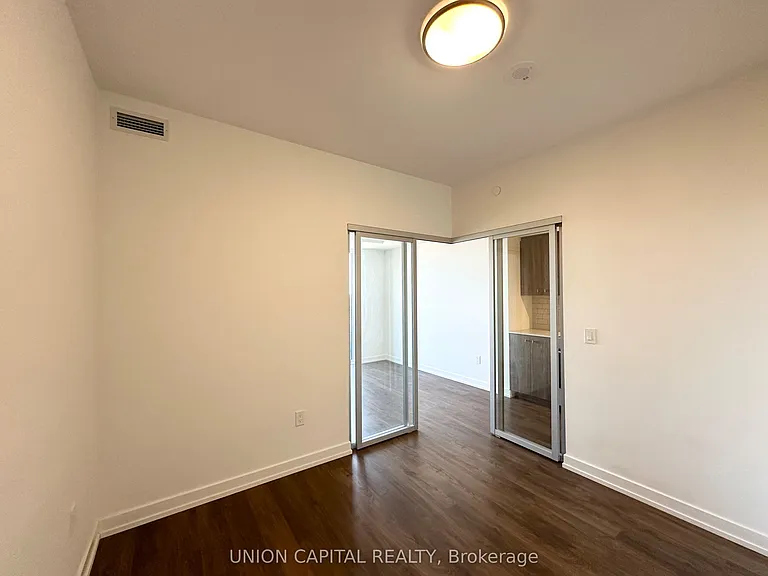 15 Wellington St S #2203 — Photo 2