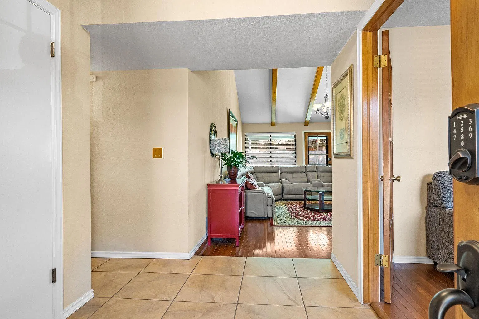 5 bed, 3.0 bath, 2474 sqft, $2,700 — Photo 4