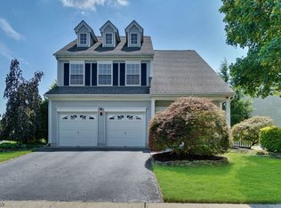 19 Cartier Dr, Franklin Park, NJ 08823