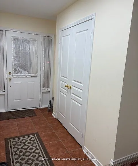 11 Curran Hall Cres — Photo 1