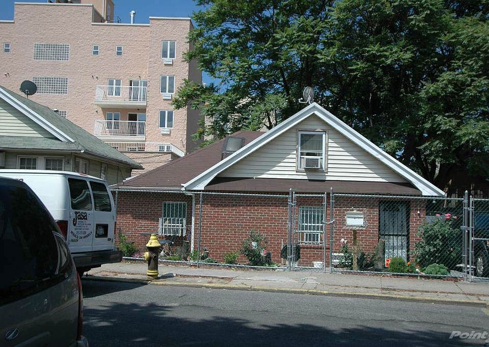 2952 Brighton 8th Street