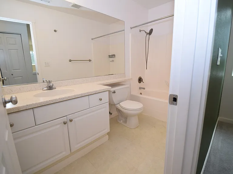 432 NE 57th Ave — Photo 15