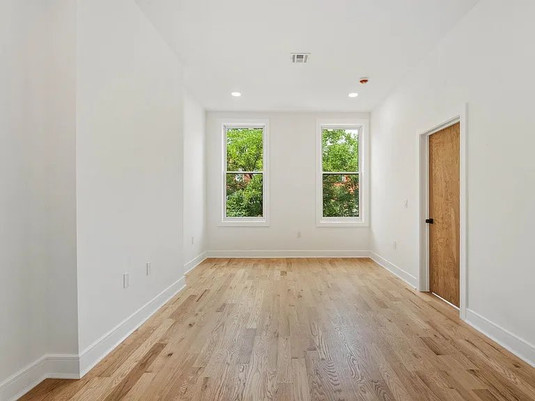 525 Washington St #1 — Photo 4