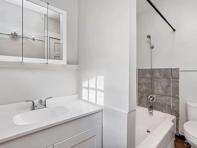 1428 West 10th — Photo 7