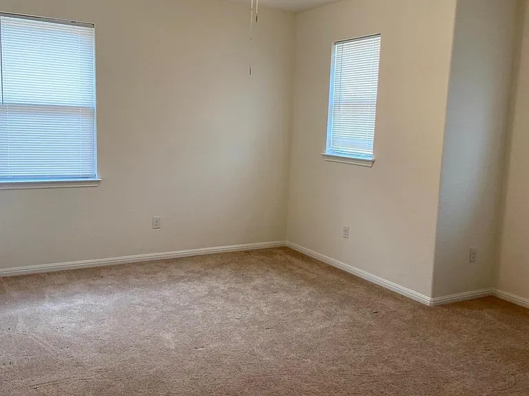 2918 Zelma Dr — Photo 6
